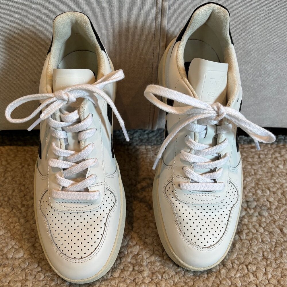Veja V-10 Sneaker Womens size 39 (U.S size 8)